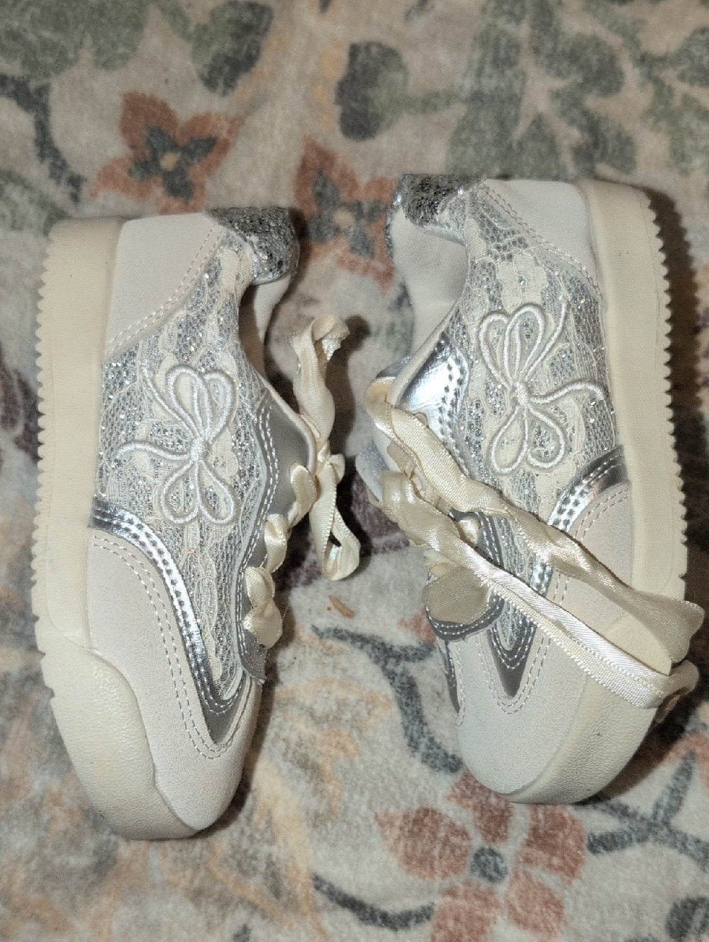 Little Girls' Silver & Off White Cream Lace Accent Sneakers Size 9 US / 26 EUR